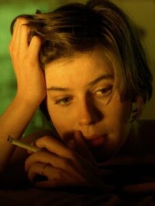 dc8faad9e0b8b1c982814888989cf868 سينماتوغراف لفيلم " حياة فيرونيكا المزدوجة " للمخرج كريستوف كيشلوفسكي