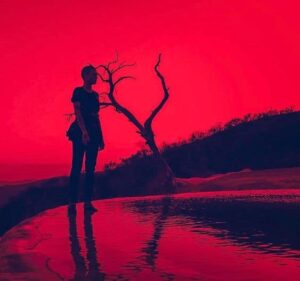 أحتضنك أيها الغياب – مها دعاس