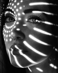 ضوءُ جَسدي – عباس بيضون